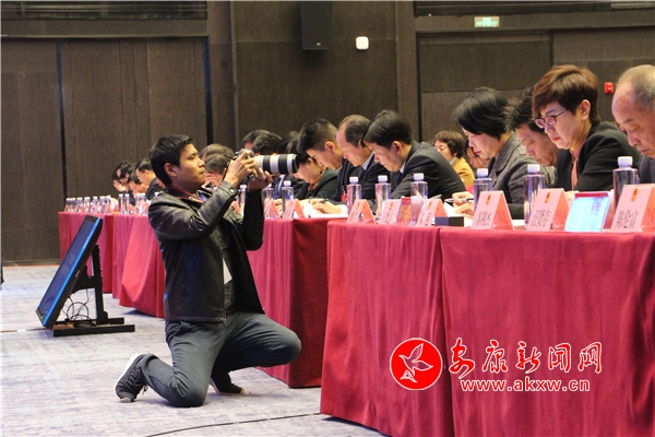 �ɕ�(hu��)���\