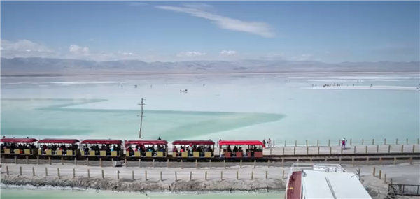 ȫ����Óؚ����(ji��n)����(y��u)��o(j��)�Ƭչ����ϵ�мo(j��)�Ƭ���ߴ�ֱ����Óؚ��֮��