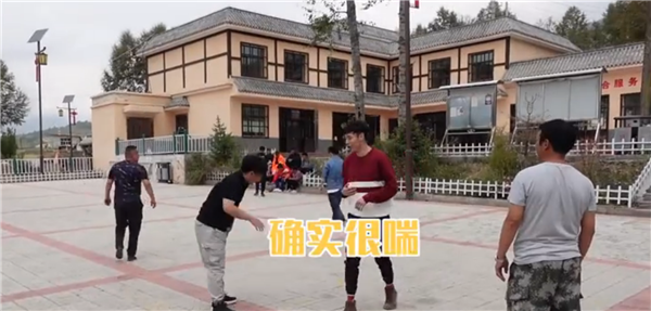 ȫ��(gu��)��Óؚ����(ji��n)����(y��u)��o(j��)�Ƭչ����ϵ�мo(j��)�Ƭ���ߴ�ֱ����Óؚ��֮��