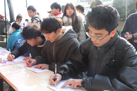 飛揚熱血青春  匯集愛心洪流——安康學院積極開展冬季獻血活動