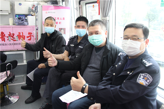 人民警察一心為民，捋袖捐血鐵血柔情——安康市公安局積極開展冬季獻(xiàn)血活動(dòng)