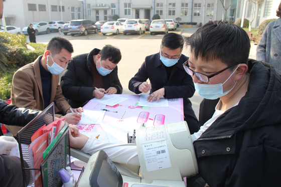 血液是生命的禮物——中國(guó)聯(lián)通安康市分公司、安康大數(shù)據(jù)運(yùn)營(yíng)有限公司聯(lián)合開展冬季應(yīng)急獻(xiàn)血活動(dòng)