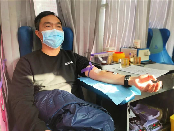 安康市委機關(guān)組織開展“熱血奉獻(xiàn)·溫暖有你”無償獻(xiàn)血活動