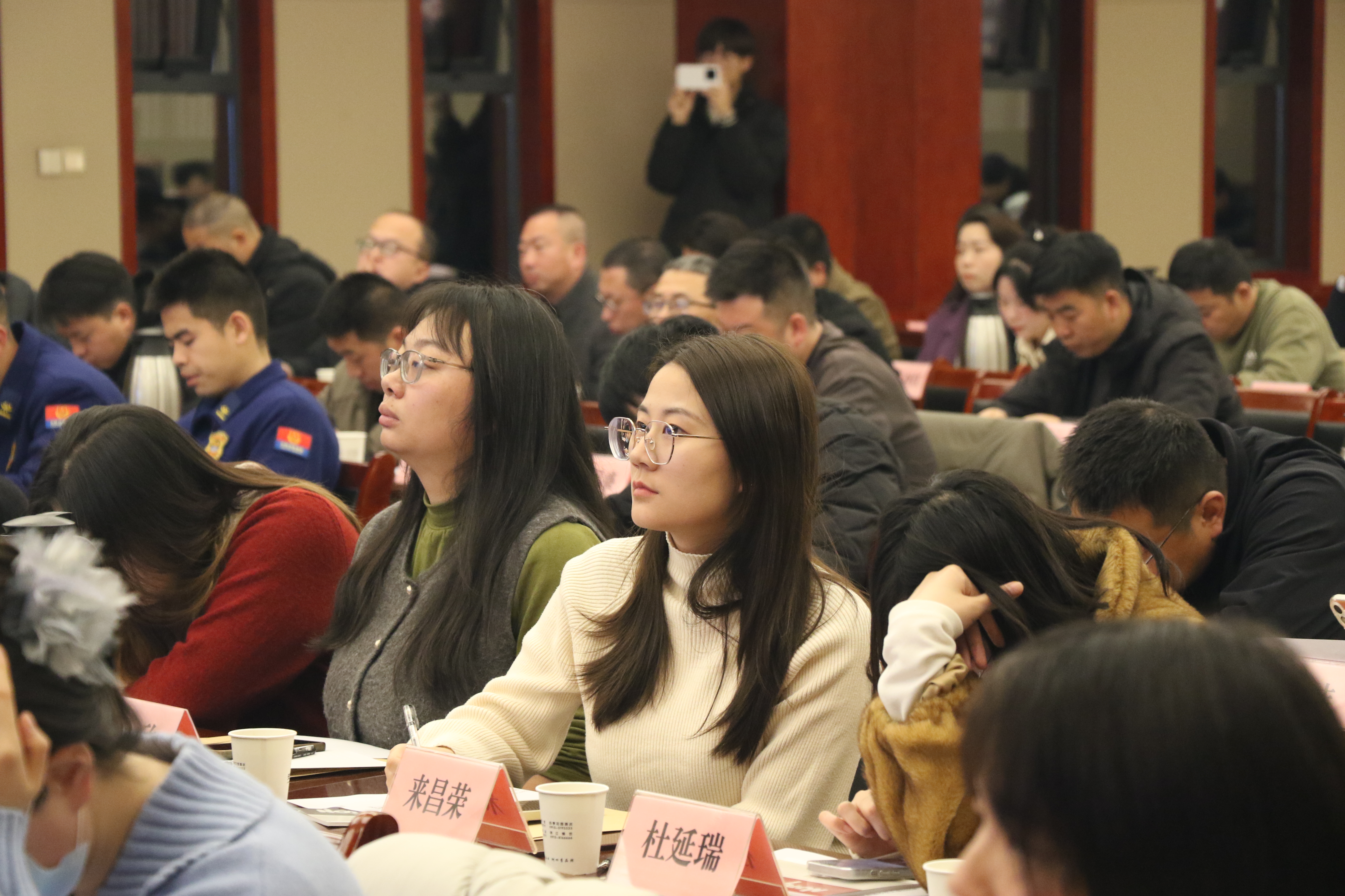 學(xué)員認(rèn)真聽(tīng)講